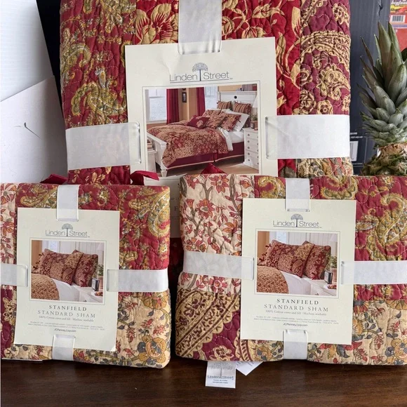 Stanfield/ JCPenney Quilt  and shams (2) Full/ Queen - Picture 4 of 8